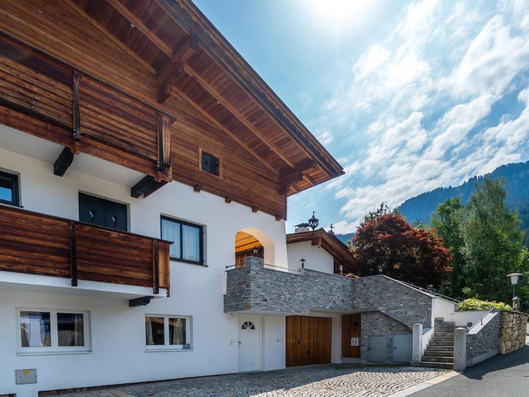 Apartment Near The Hahnenkamm Cable Car Kitzbühel Eksteriør billede