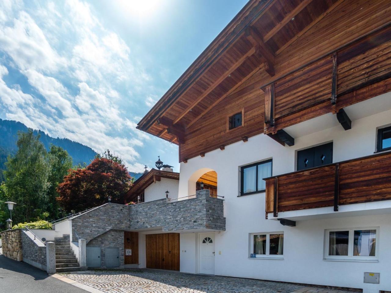 Apartment Near The Hahnenkamm Cable Car Kitzbühel Eksteriør billede